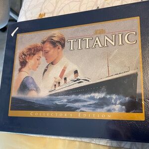 Titanic Collector's Edition -Videocassette- 24 Page Photo Book- Filmstrip Scene-